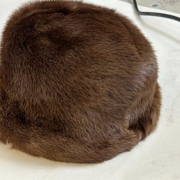 heavy coat with fox tuxedo & free matching hat 695 , now only 1295, size large - Picture 3 of 5